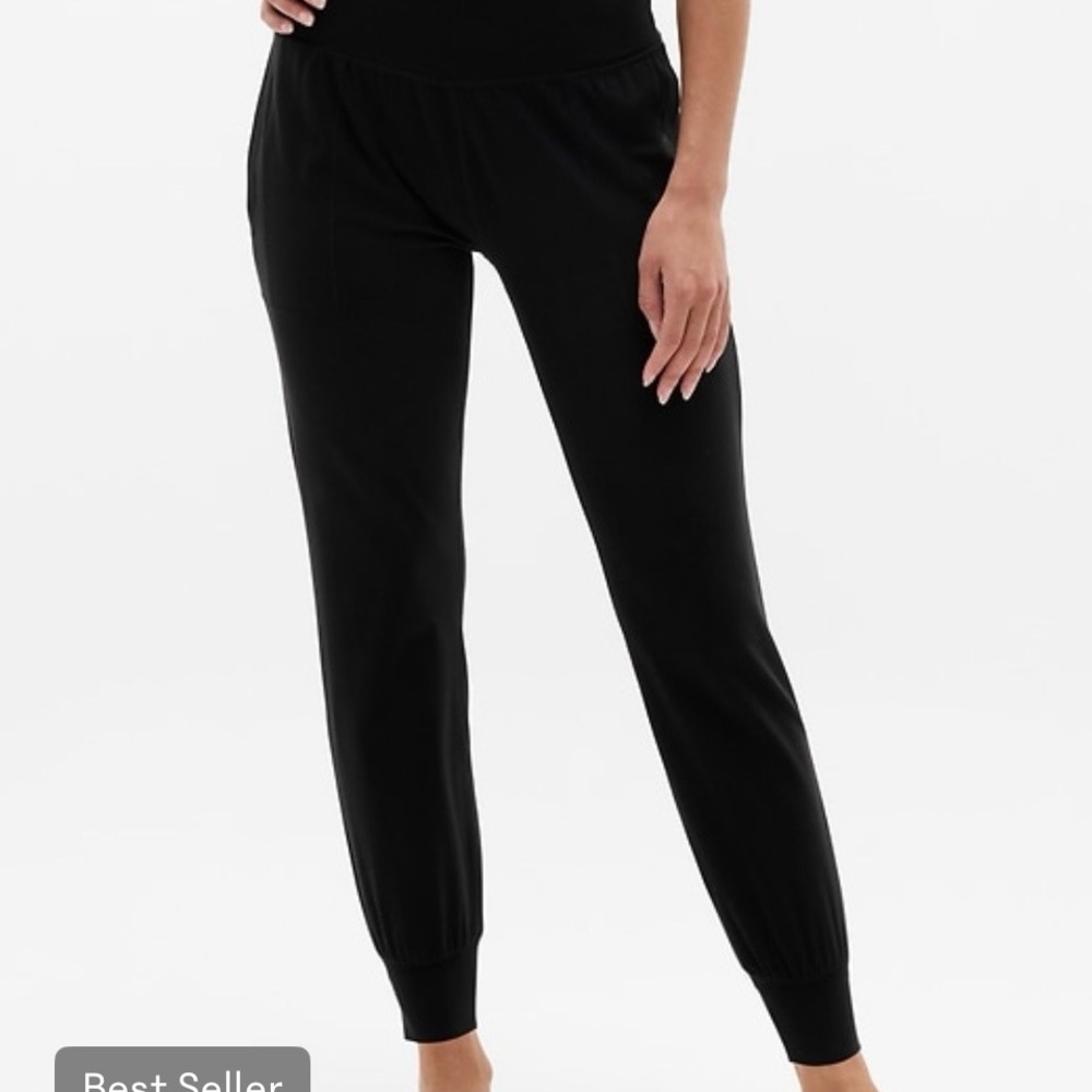 Athleta *LIKE NEW* Black Salutation Jogger Pants